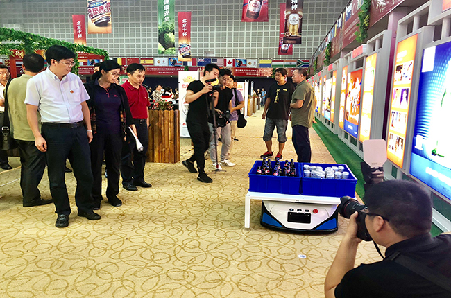 國際啤酒節(jié)：我不是酒神，我是科捷機器人
